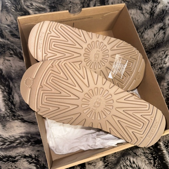 UGG Classic Solene Mini Bootie - Picture 2 of 8